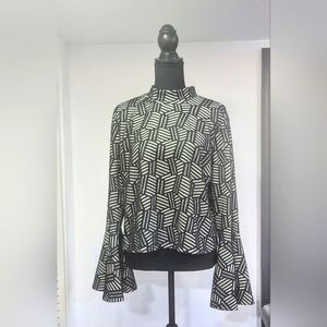 New Ashley Stewart Cropped Bell Sleeve Dressy Top 18-20 Black and White